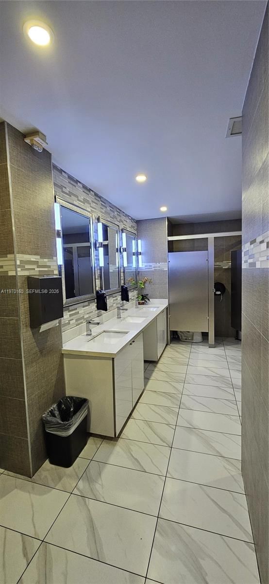 Real estate property located at 3800 Ocean Dr #322, Broward, Hallmark Of Hollywood Con, Hollywood, FL