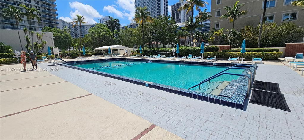 Real estate property located at 3800 Ocean Dr #322, Broward, Hallmark Of Hollywood Con, Hollywood, FL