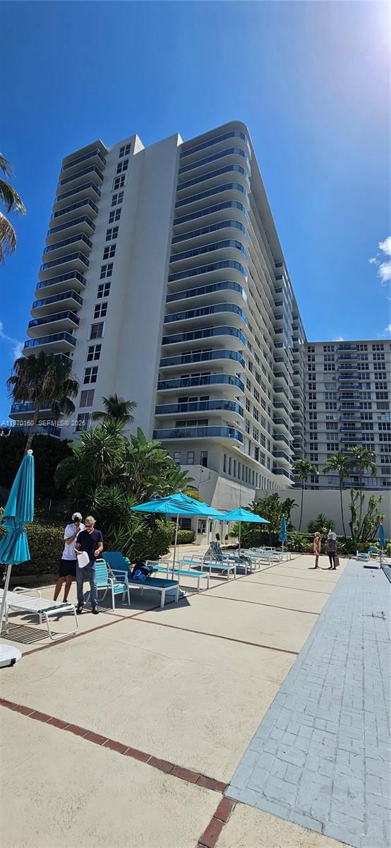 Real estate property located at 3800 Ocean Dr #322, Broward, Hallmark Of Hollywood Con, Hollywood, FL