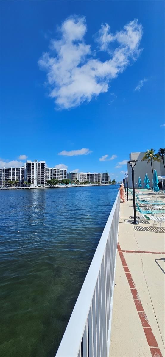 Real estate property located at 3800 Ocean Dr #322, Broward, Hallmark Of Hollywood Con, Hollywood, FL