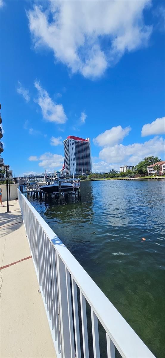 Real estate property located at 3800 Ocean Dr #322, Broward, Hallmark Of Hollywood Con, Hollywood, FL