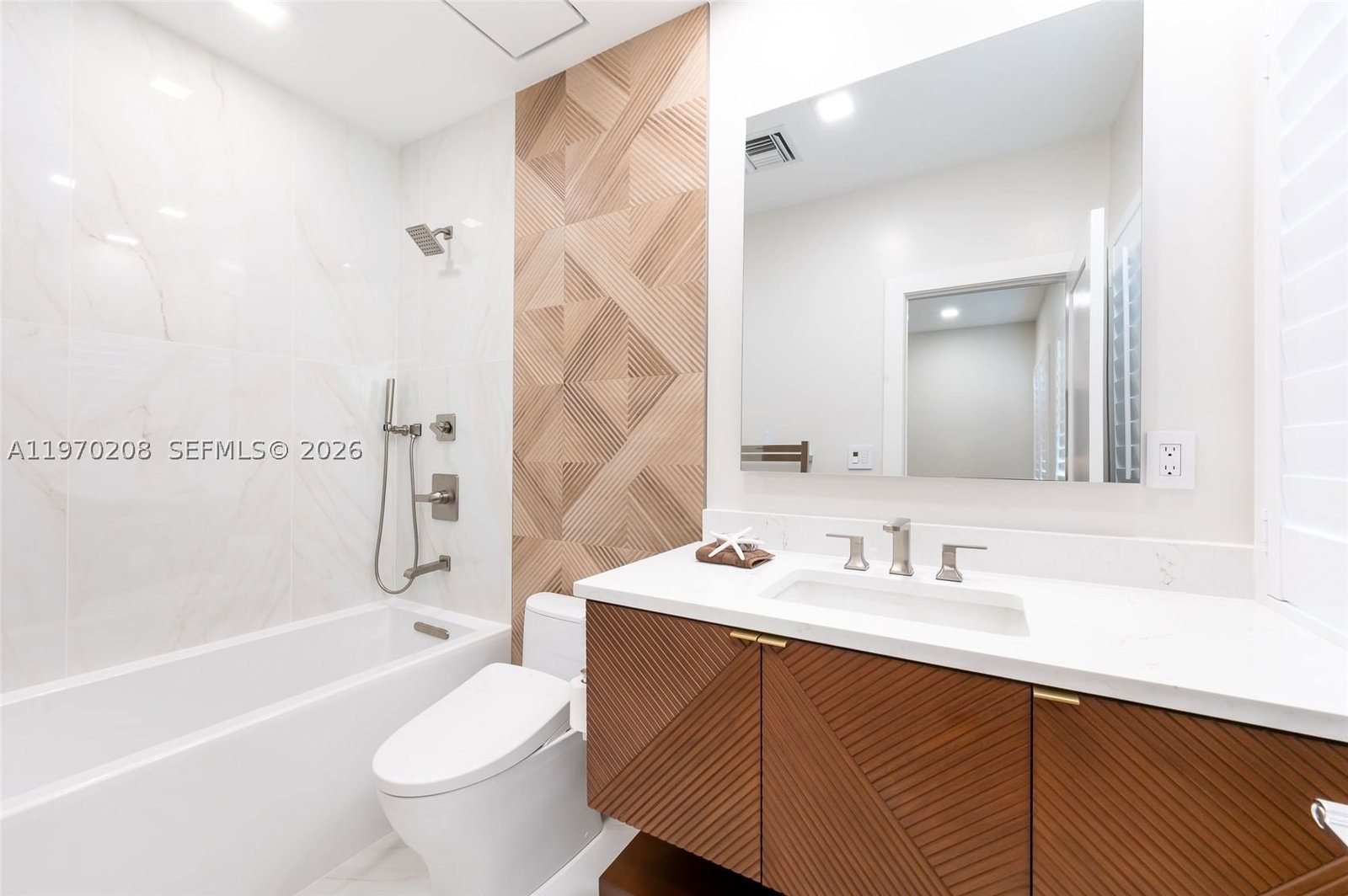 Real estate property located at 3740 29th Ave, Broward, Venetian Isles 1st Sec, Lighthouse Point, FL