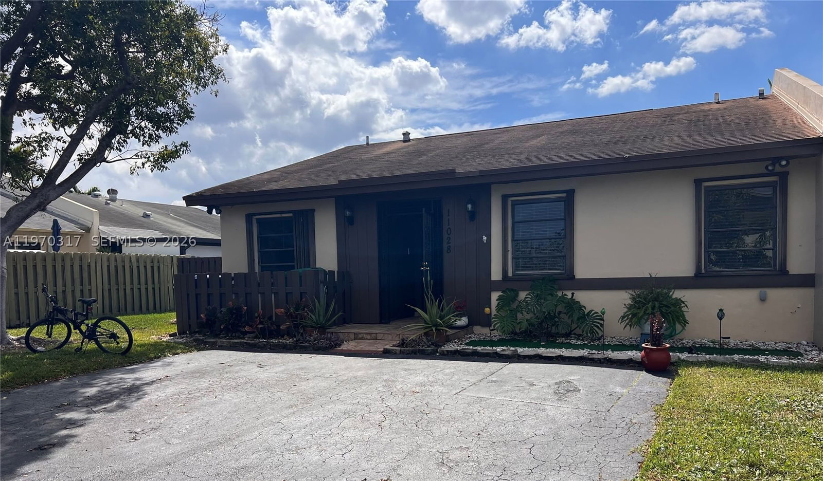 Real estate property located at 11028 123rd Pl, Miami-dade, Devon-aire Villas Sec 4, Miami, FL