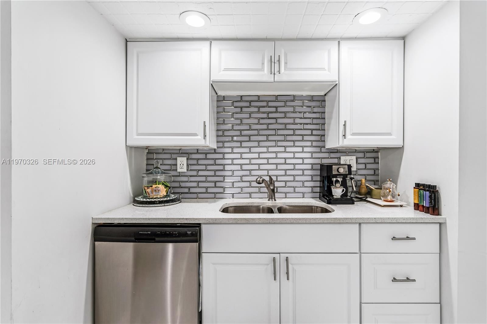 Real estate property located at 905 Brickell Bay Dr #230, Miami-dade, Four Ambassadors Condo, Miami, FL