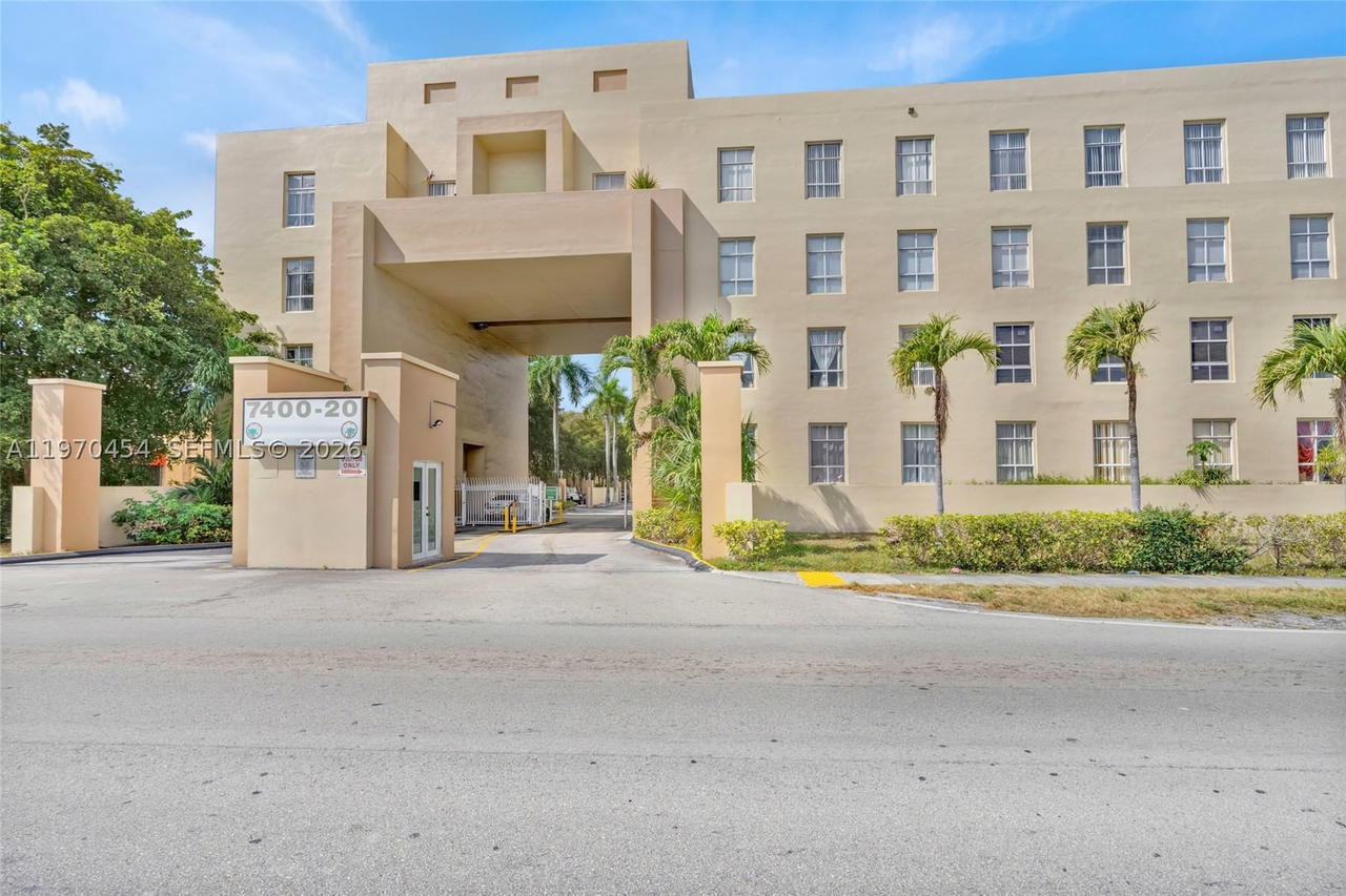 Real estate property located at 7400 20th Ave #402, Miami-dade, Royal Palms Condo, Hialeah, FL