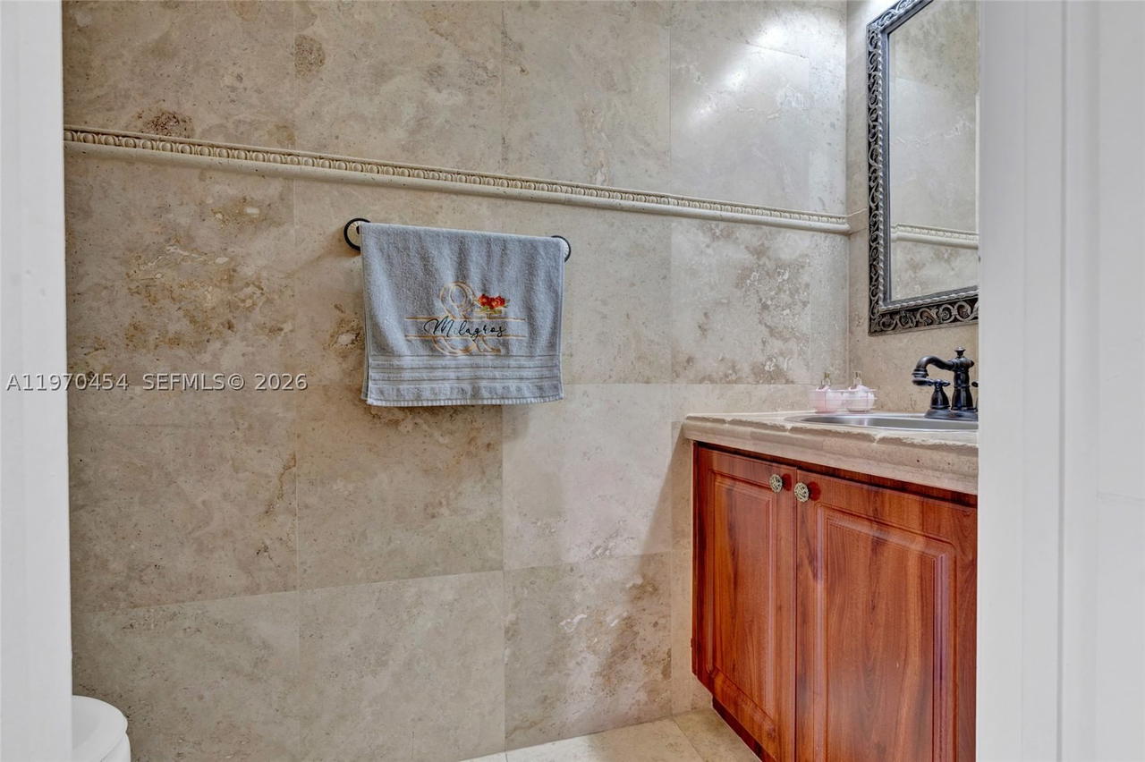 Real estate property located at 7400 20th Ave #402, Miami-dade, Royal Palms Condo, Hialeah, FL