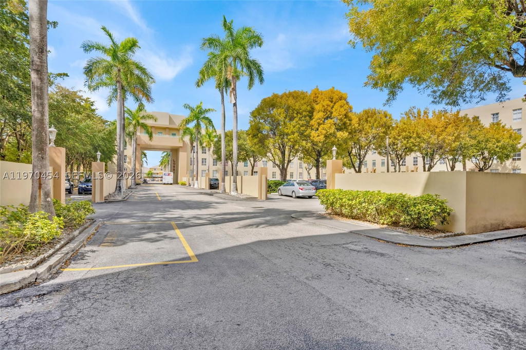 Real estate property located at 7400 20th Ave #402, Miami-dade, Royal Palms Condo, Hialeah, FL