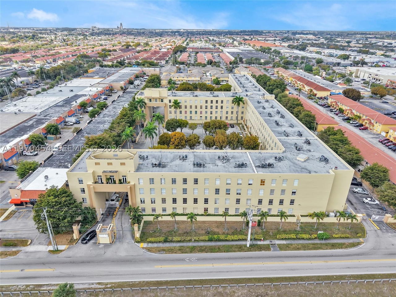 Real estate property located at 7400 20th Ave #402, Miami-dade, Royal Palms Condo, Hialeah, FL