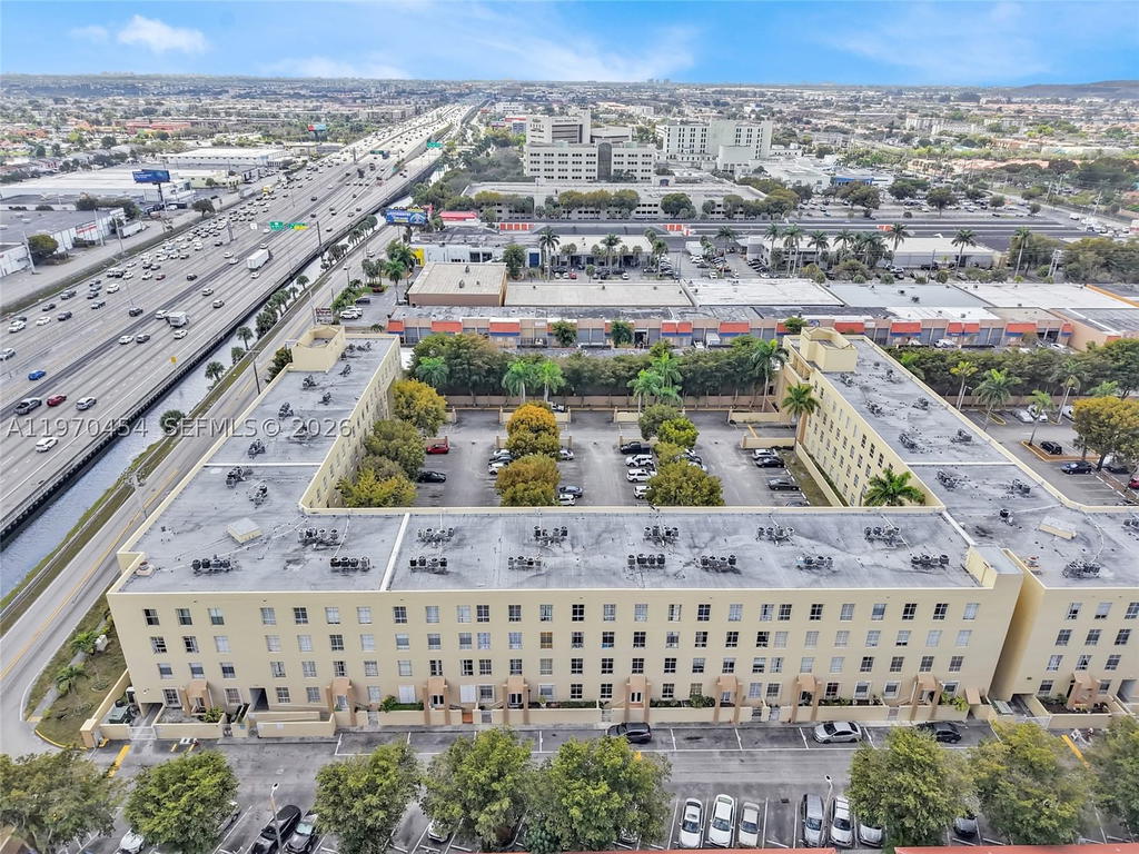 Real estate property located at 7400 20th Ave #402, Miami-dade, Royal Palms Condo, Hialeah, FL