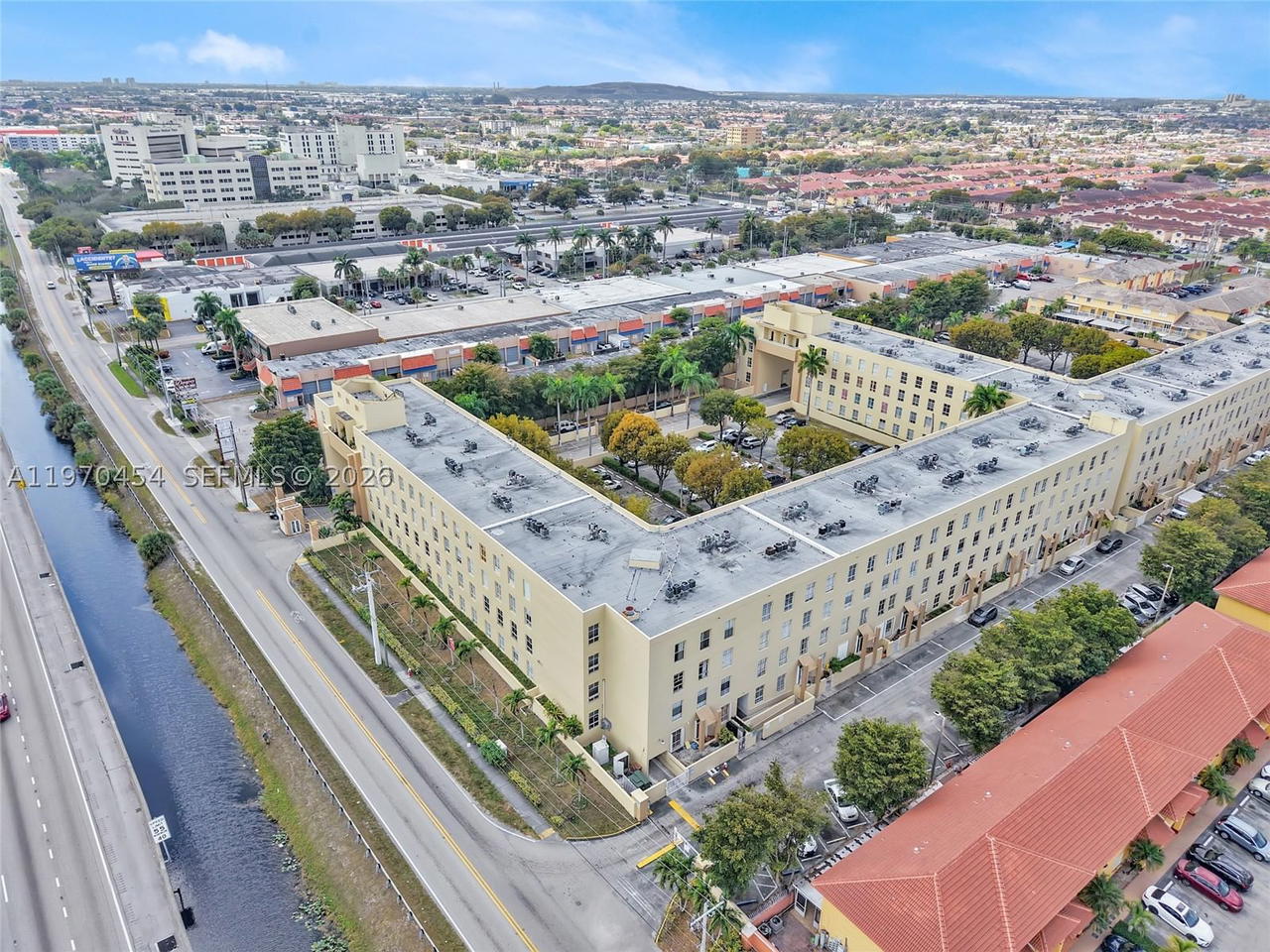 Real estate property located at 7400 20th Ave #402, Miami-dade, Royal Palms Condo, Hialeah, FL