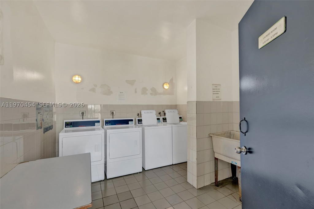 Real estate property located at 7400 20th Ave #402, Miami-dade, Royal Palms Condo, Hialeah, FL