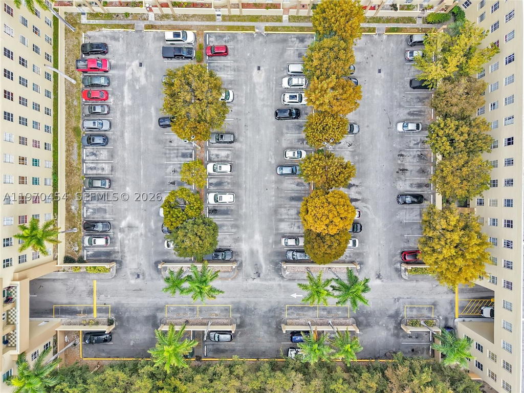Real estate property located at 7400 20th Ave #402, Miami-dade, Royal Palms Condo, Hialeah, FL