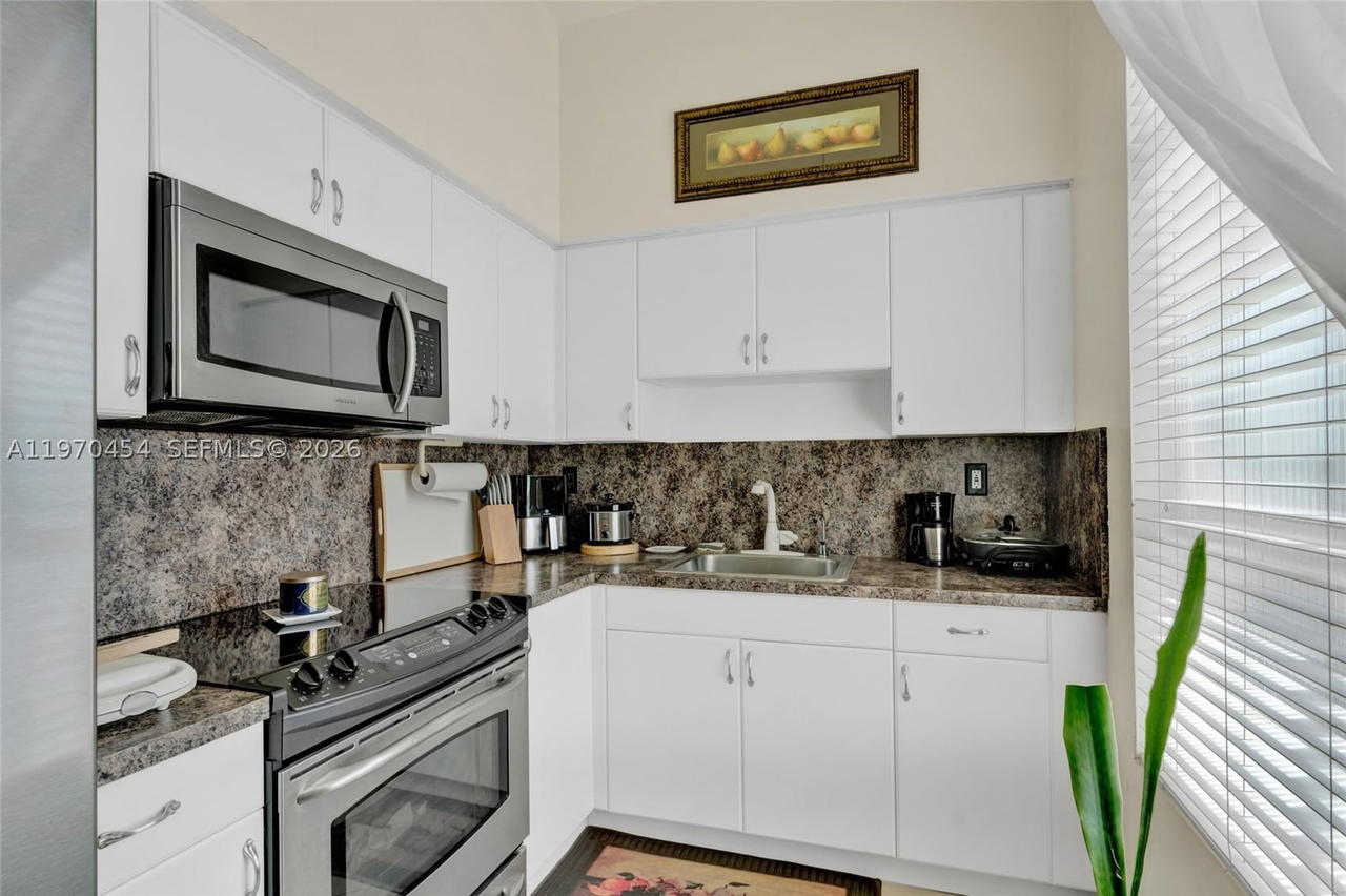 Real estate property located at 7400 20th Ave #402, Miami-dade, Royal Palms Condo, Hialeah, FL