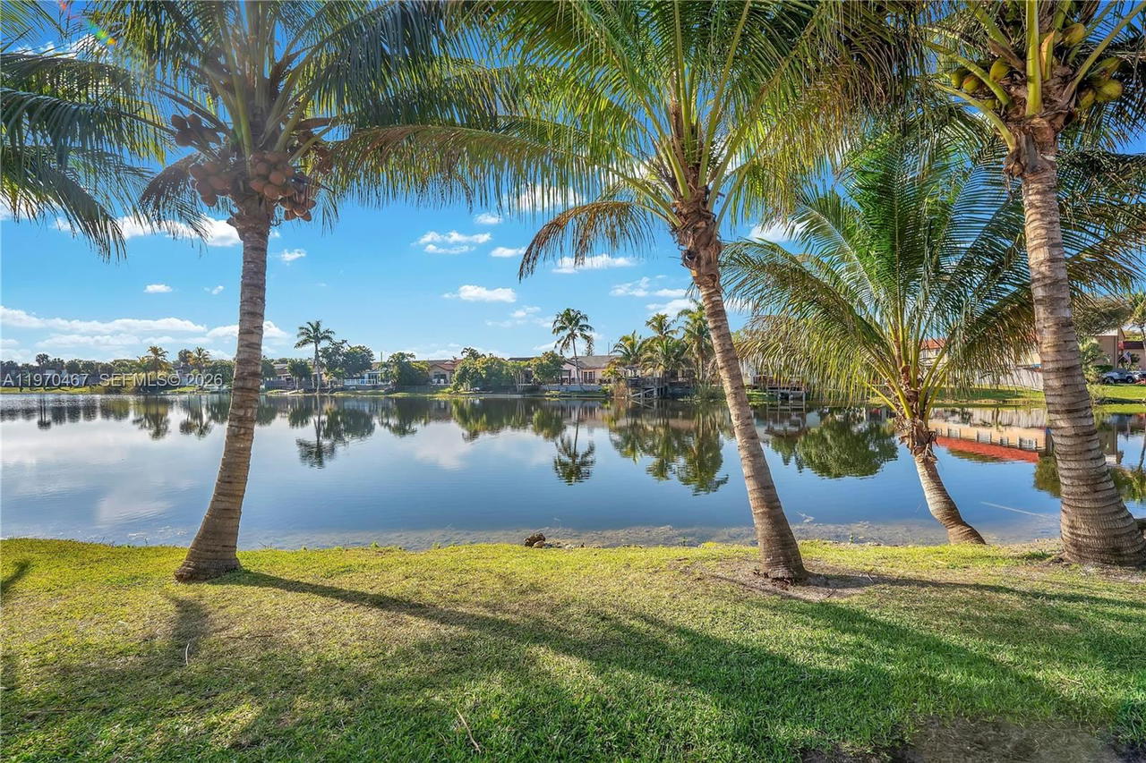 Real estate property located at 7020 173rd Dr #505, Miami-dade, Lago Del Rey Condo, Hialeah, FL