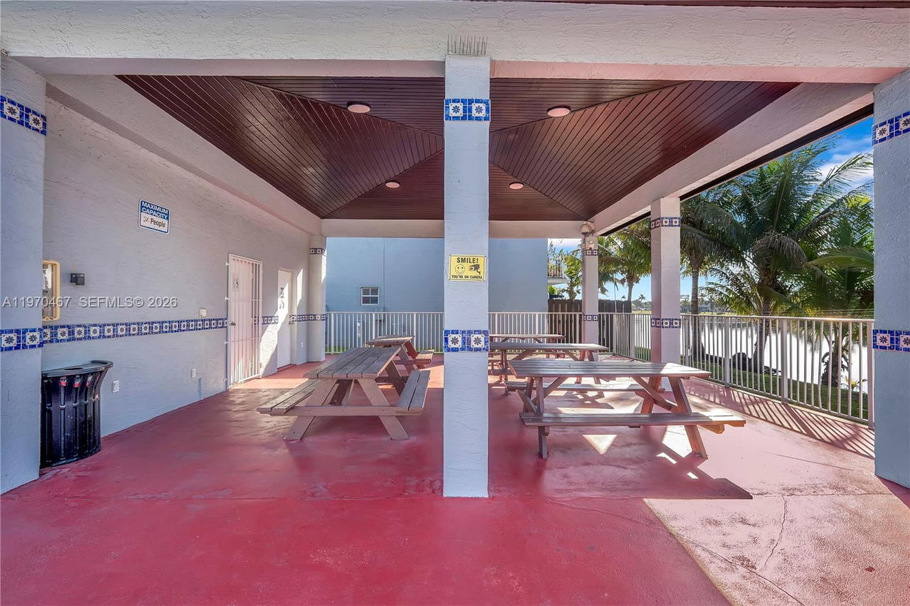 Real estate property located at 7020 173rd Dr #505, Miami-dade, Lago Del Rey Condo, Hialeah, FL