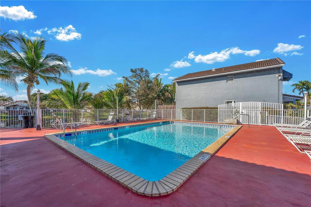 Real estate property located at 7020 173rd Dr #505, Miami-dade, Lago Del Rey Condo, Hialeah, FL