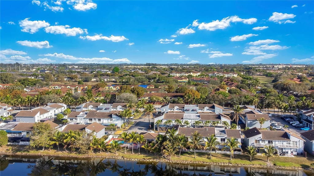 Real estate property located at 7020 173rd Dr #505, Miami-dade, Lago Del Rey Condo, Hialeah, FL