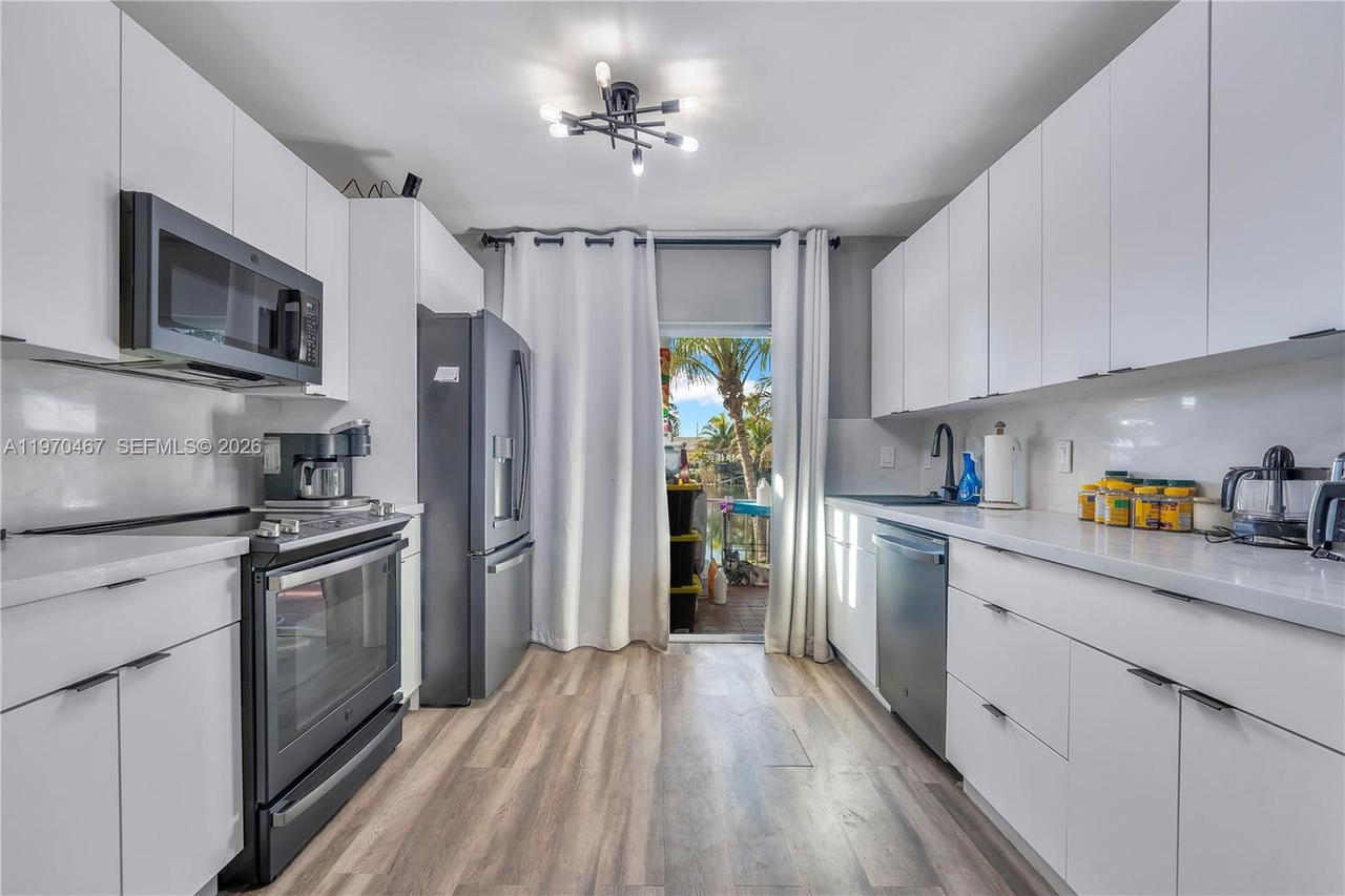 Real estate property located at 7020 173rd Dr #505, Miami-dade, Lago Del Rey Condo, Hialeah, FL