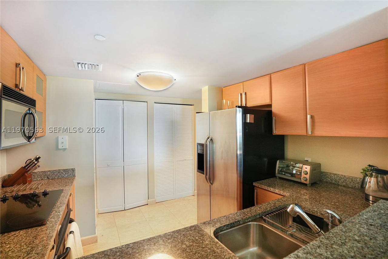 Real estate property located at 2101 Brickell Ave #1812, Miami-dade, Skyline On Brickell Condo, Miami, FL