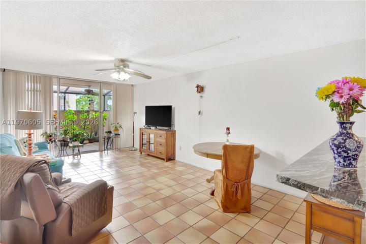 Real estate property located at 10525 112th Ave #117, Miami-dade, Garden Of Kendall Condo N, Miami, FL