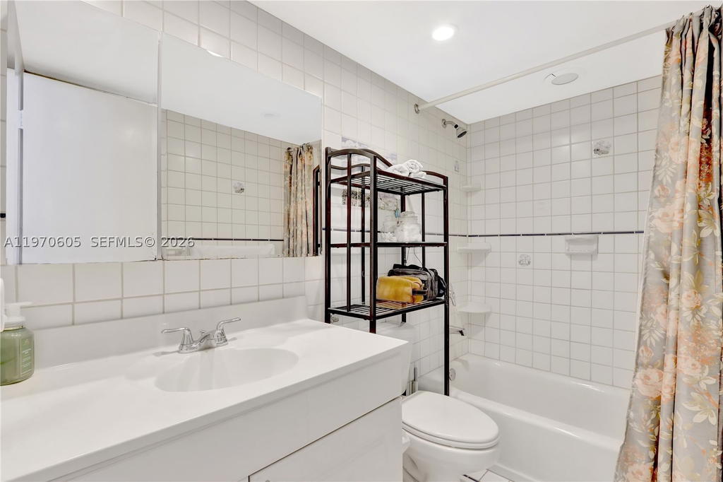 Real estate property located at 10525 112th Ave #117, Miami-dade, Garden Of Kendall Condo N, Miami, FL