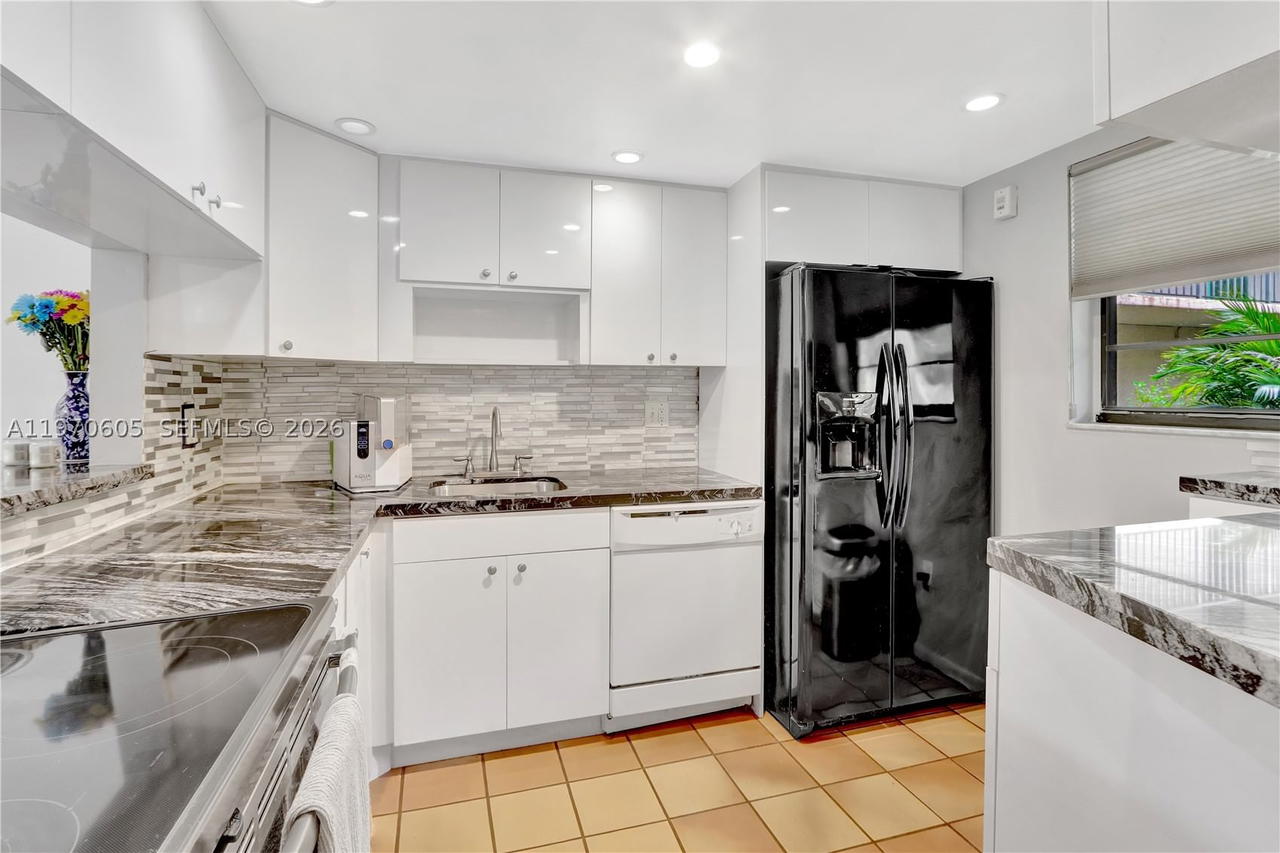 Real estate property located at 10525 112th Ave #117, Miami-dade, Garden Of Kendall Condo N, Miami, FL