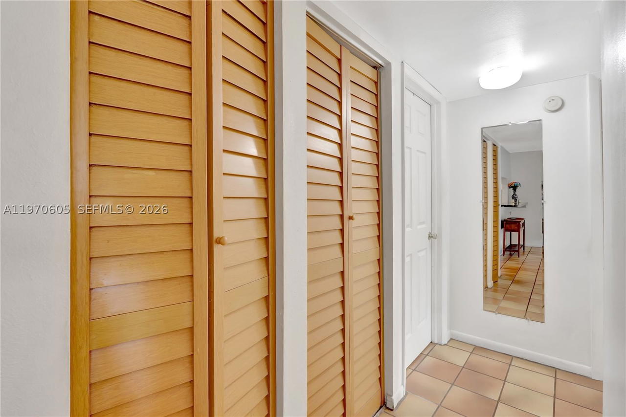 Real estate property located at 10525 112th Ave #117, Miami-dade, Garden Of Kendall Condo N, Miami, FL