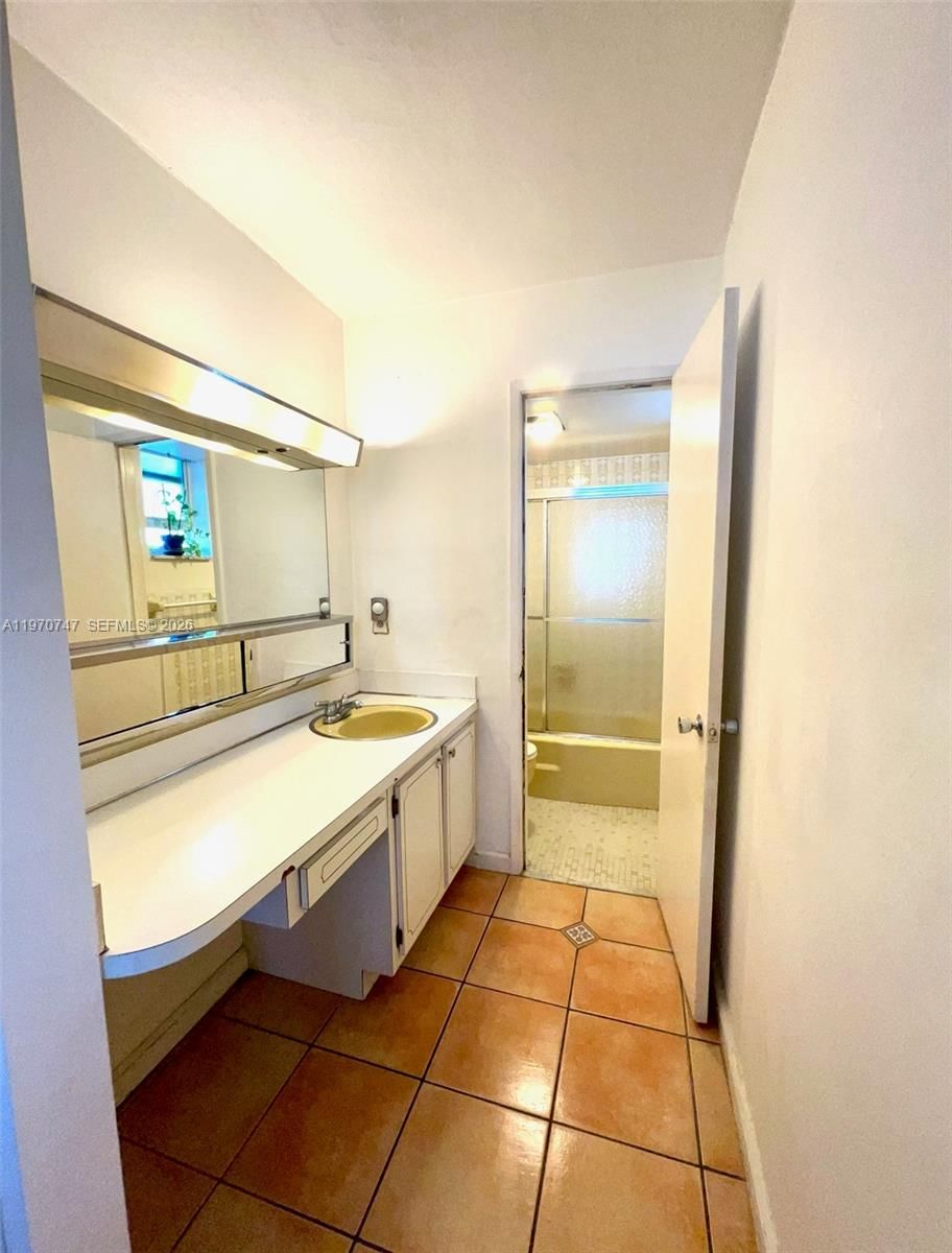 Real estate property located at 1658 Bay Rd #203, Miami-dade, Lincoln Palace Condo, Miami Beach, FL