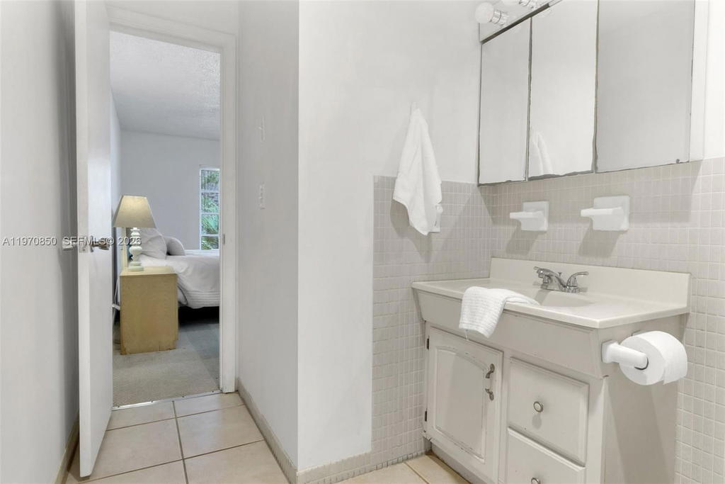 Real estate property located at 2180 67th St #723, Broward, Imperial Point Colonnades, Fort Lauderdale, FL