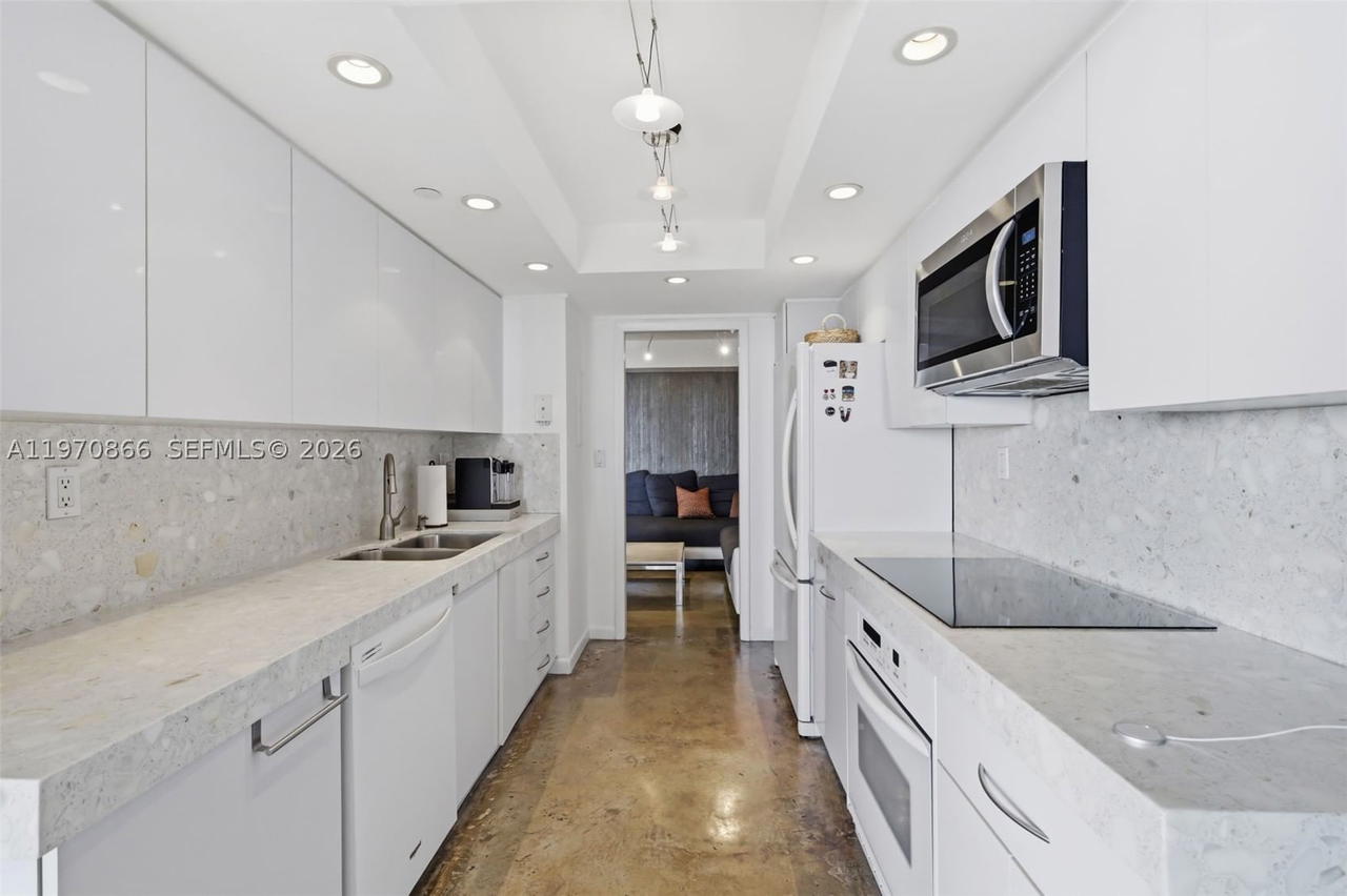 Real estate property located at 2000 Towerside Ter #1408, Miami-dade, Towers Of Quayside Condo, Miami, FL