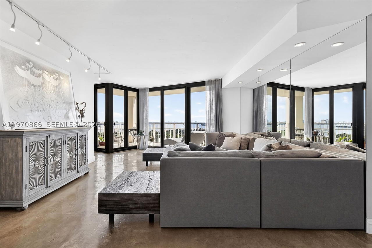 Real estate property located at 2000 Towerside Ter #1408, Miami-dade, Towers Of Quayside Condo, Miami, FL