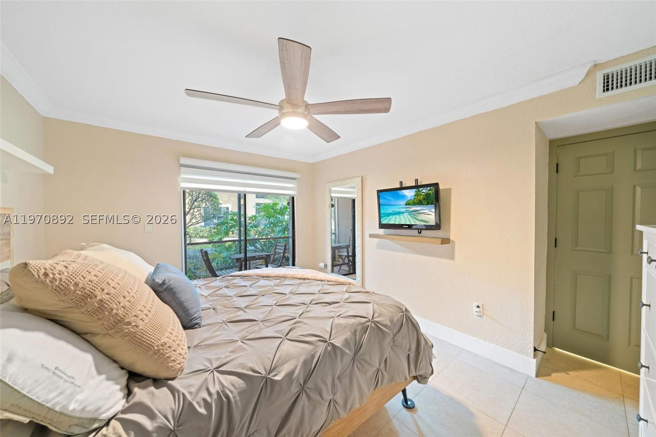 Real estate property located at 15599 106th Ln #1209, Miami-dade, Vista Lago At The Hammock, Miami, FL