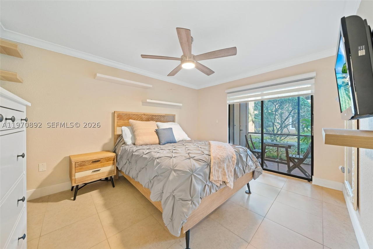 Real estate property located at 15599 106th Ln #1209, Miami-dade, Vista Lago At The Hammock, Miami, FL