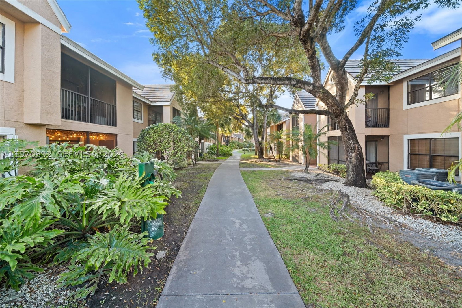 Real estate property located at 15599 106th Ln #1209, Miami-dade, Vista Lago At The Hammock, Miami, FL