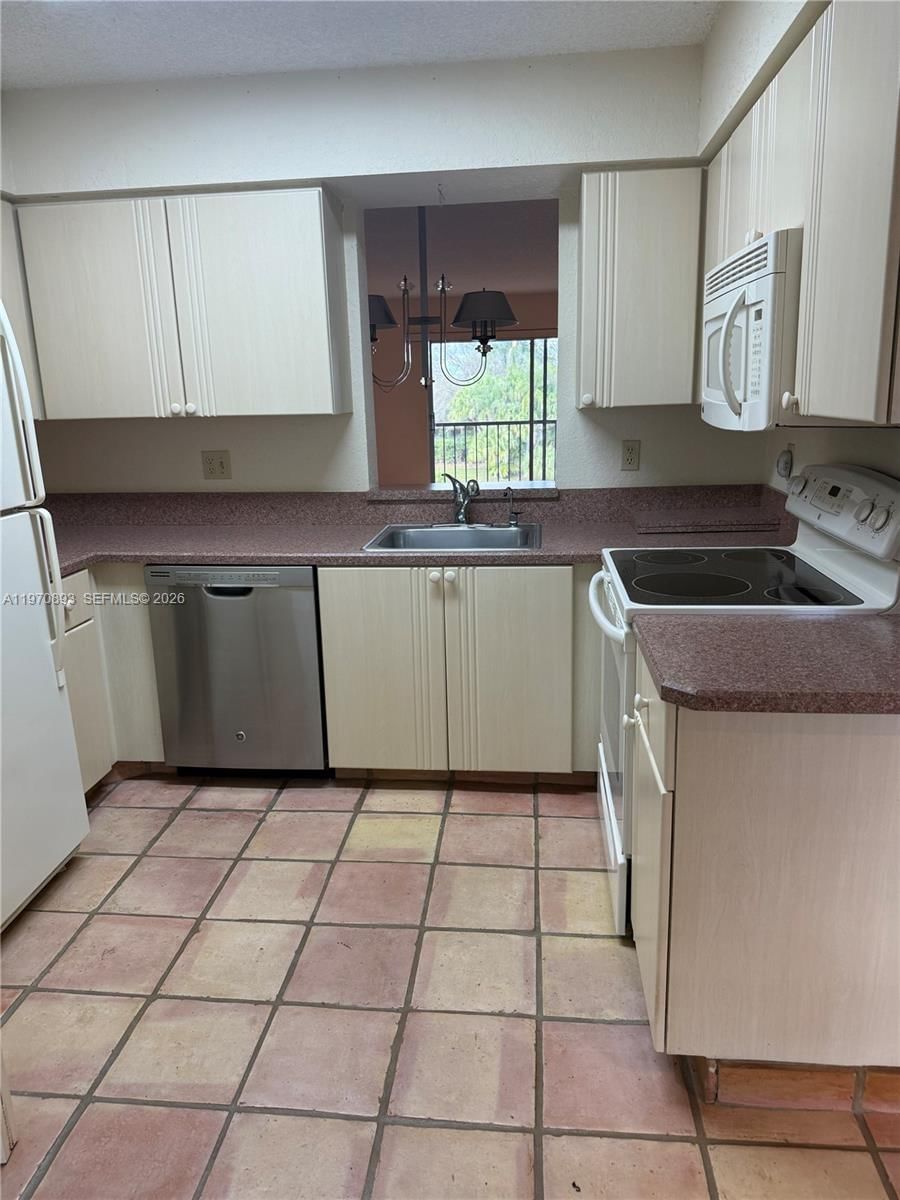 Real estate property located at 7321 Amberly Ln #302, Palm Beach, Huntington Lakes Sec Four, Delray Beach, FL