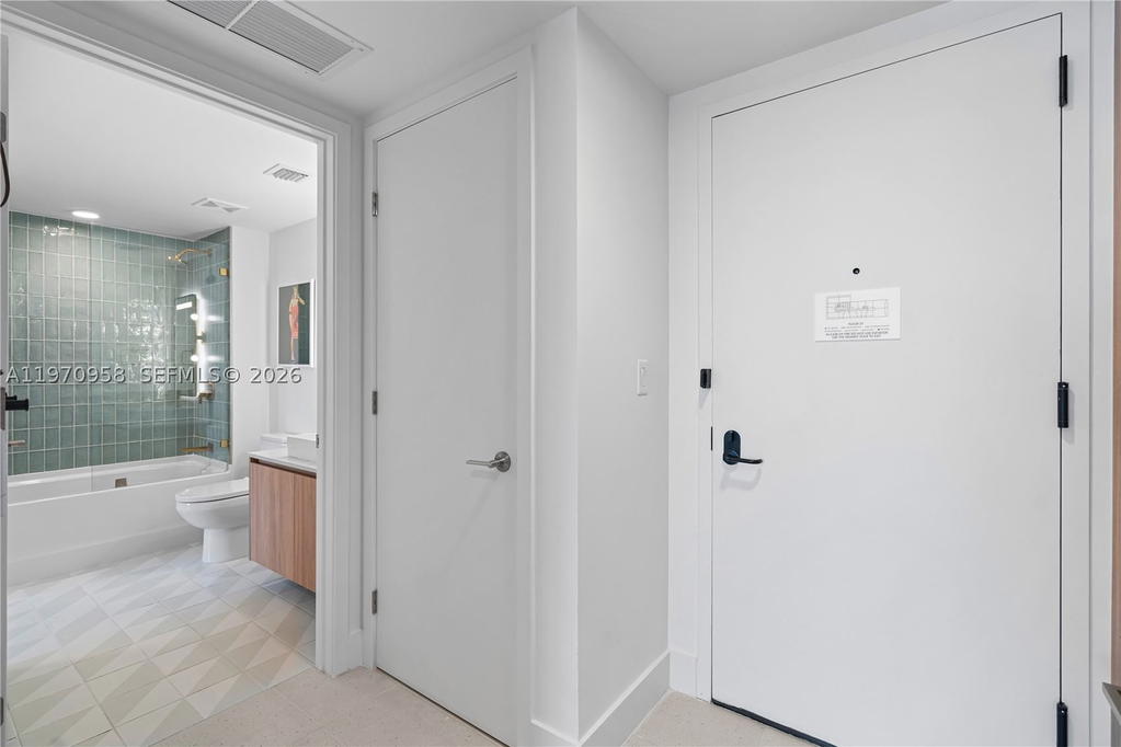 Real estate property located at 159 6th St #2707, Miami-dade, 159 Ne 6th Street Condo, Miami, FL