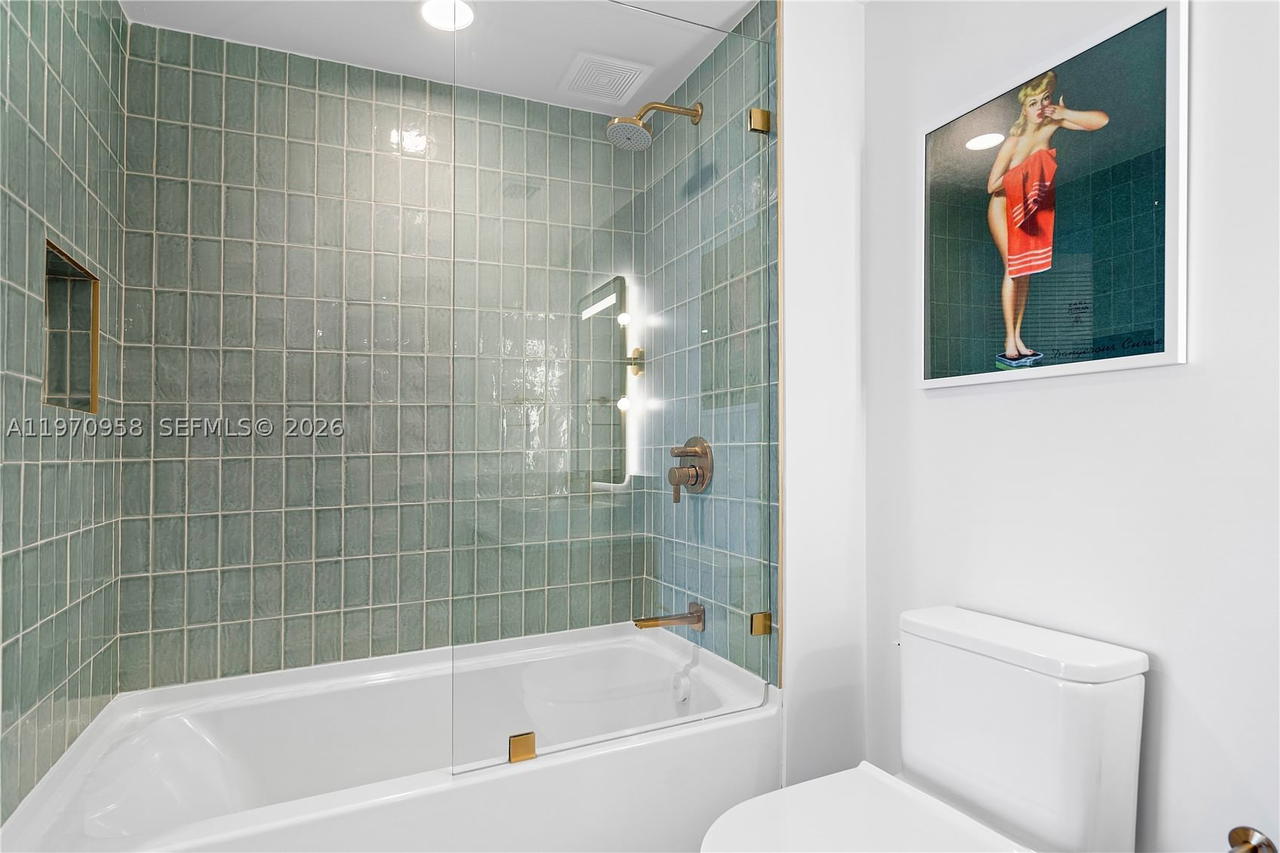 Real estate property located at 159 6th St #2707, Miami-dade, 159 Ne 6th Street Condo, Miami, FL