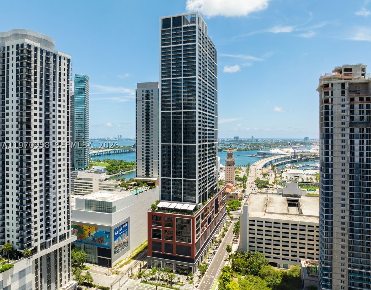 Real estate property located at 159 6th St #2707, Miami-dade, 159 Ne 6th Street Condo, Miami, FL