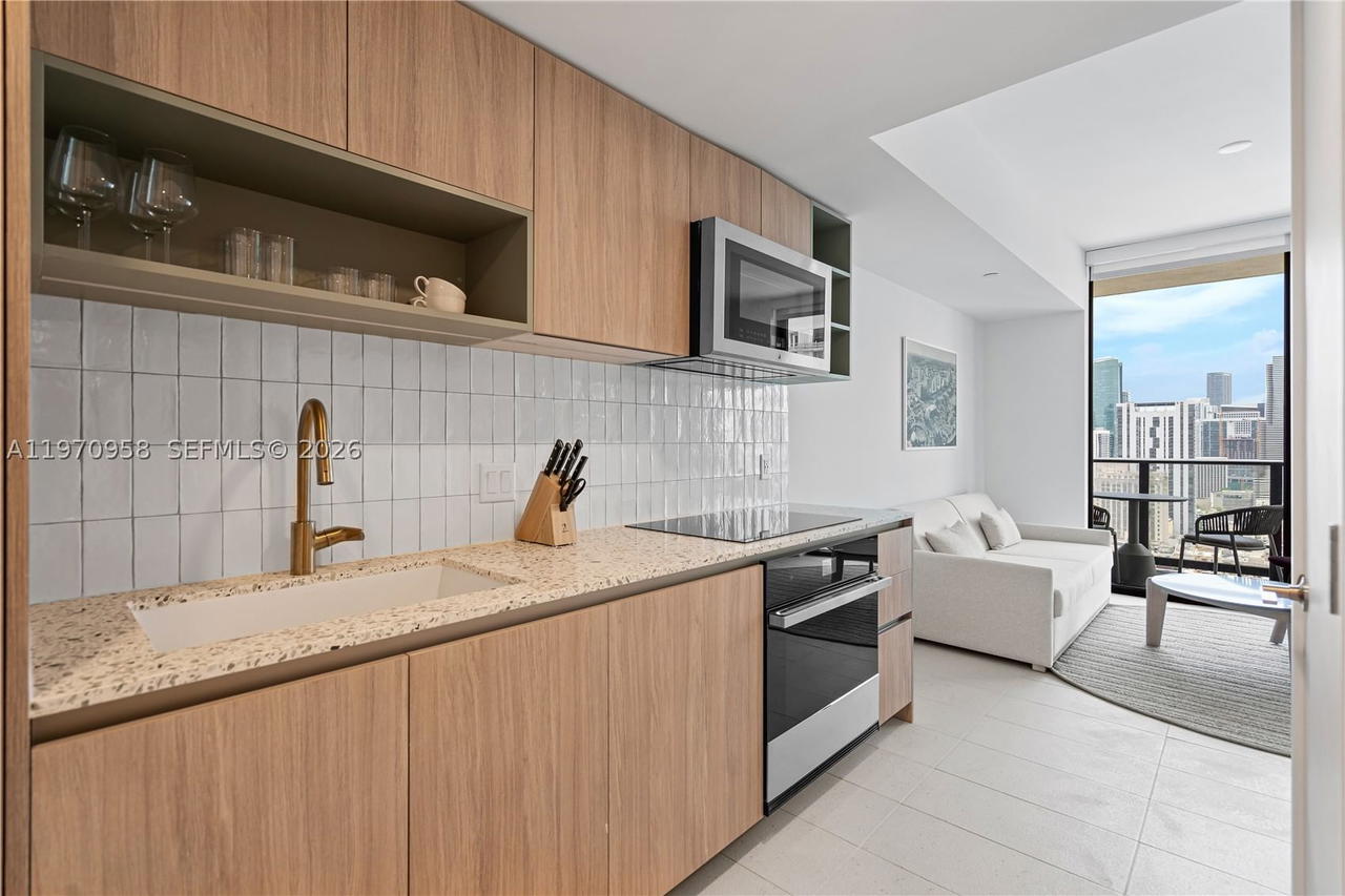 Real estate property located at 159 6th St #2707, Miami-dade, 159 Ne 6th Street Condo, Miami, FL