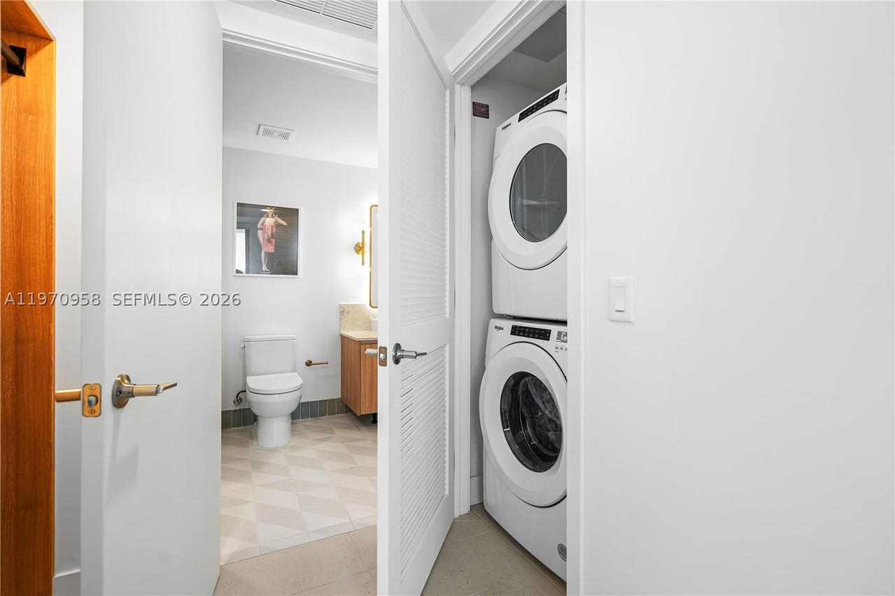 Real estate property located at 159 6th St #2707, Miami-dade, 159 Ne 6th Street Condo, Miami, FL