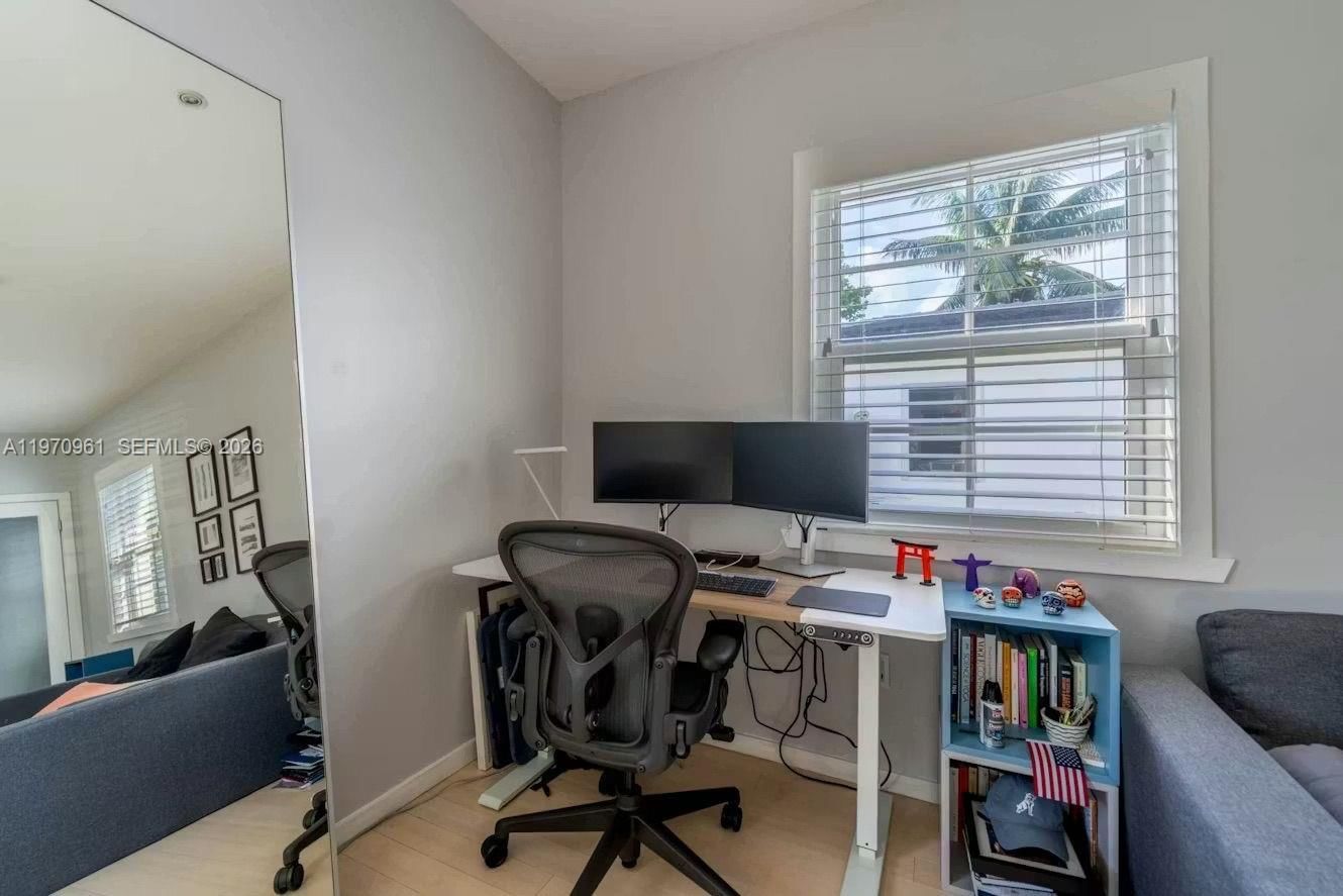 Real estate property located at 1061 Michigan Ave #4, Miami-dade, Casa 40 Condo, Miami Beach, FL