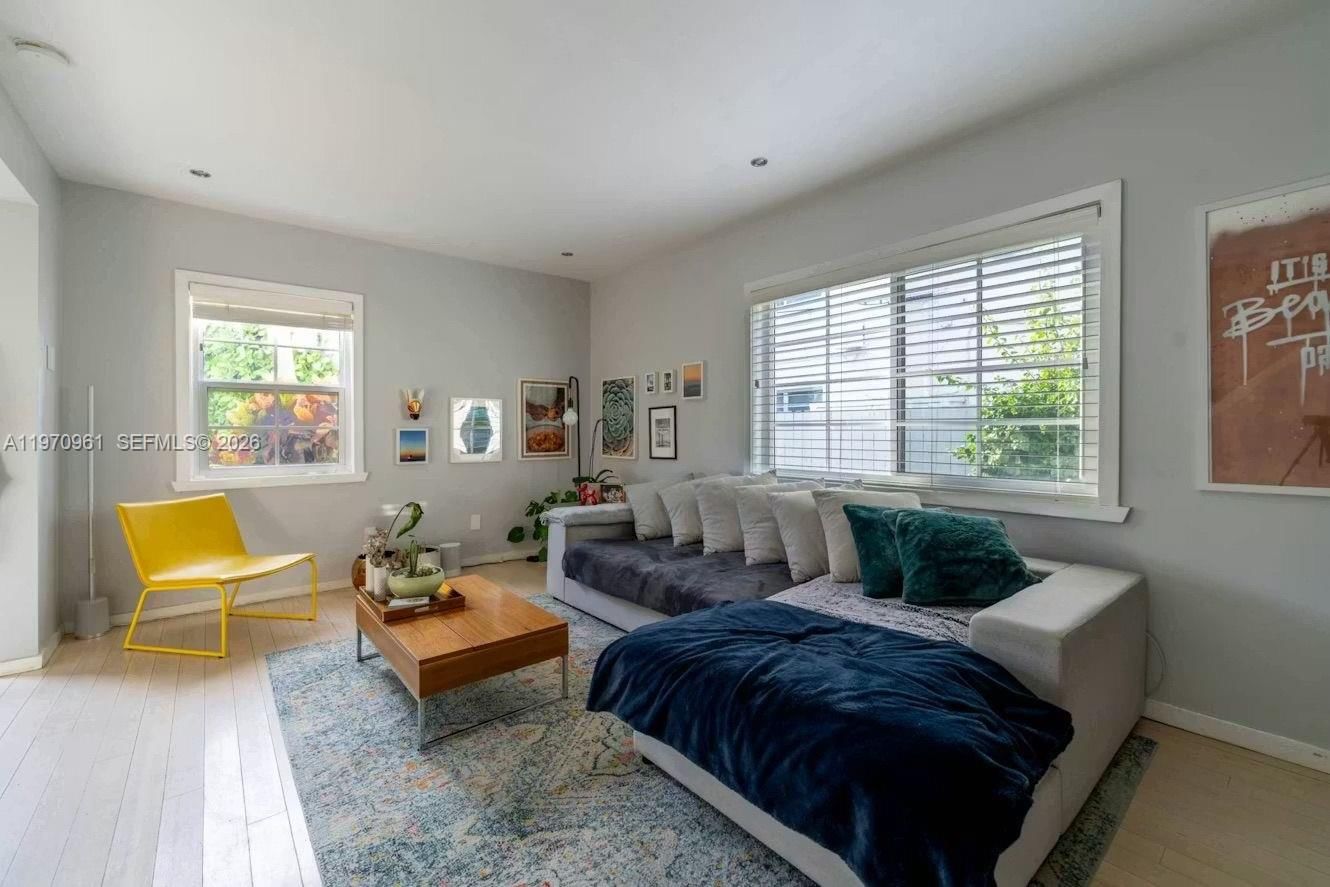 Real estate property located at 1061 Michigan Ave #4, Miami-dade, Casa 40 Condo, Miami Beach, FL