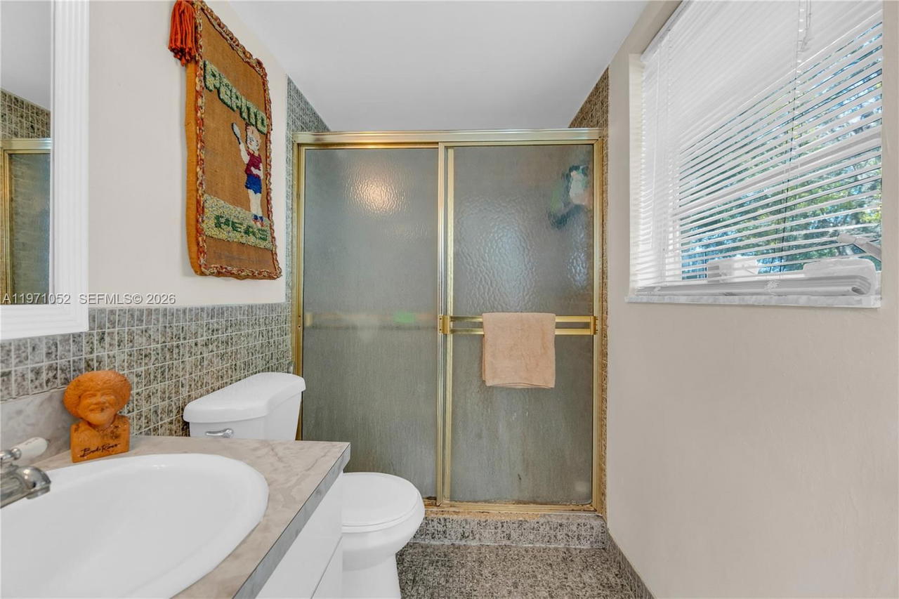 Real estate property located at 1302 191st St A221, Miami-dade, Fifth Forum Condo, Miami, FL