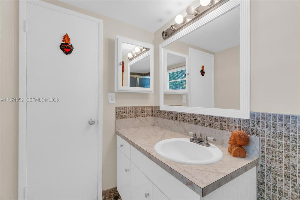 Real estate property located at 1302 191st St A221, Miami-dade, Fifth Forum Condo, Miami, FL