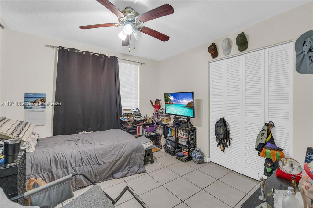 Real estate property located at 1302 191st St A221, Miami-dade, Fifth Forum Condo, Miami, FL