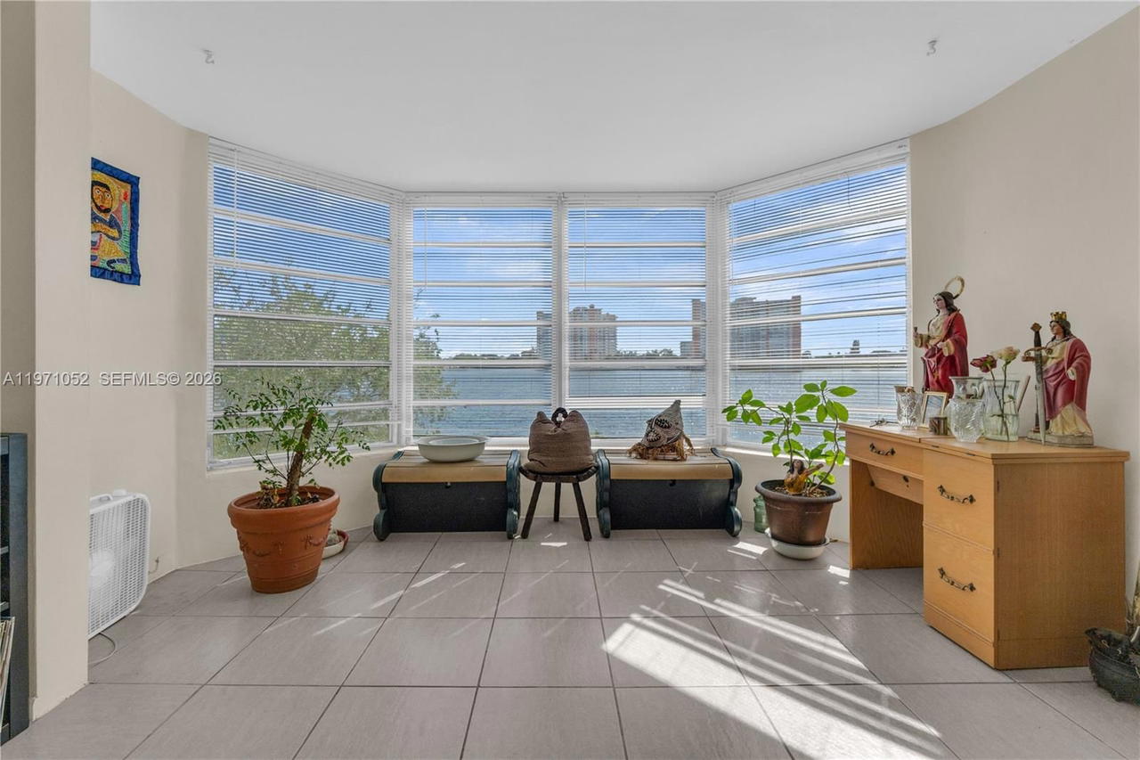 Real estate property located at 1302 191st St A221, Miami-dade, Fifth Forum Condo, Miami, FL