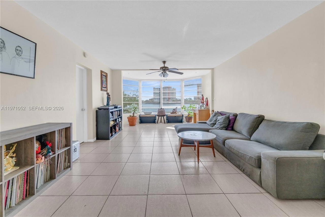Real estate property located at 1302 191st St A221, Miami-dade, Fifth Forum Condo, Miami, FL