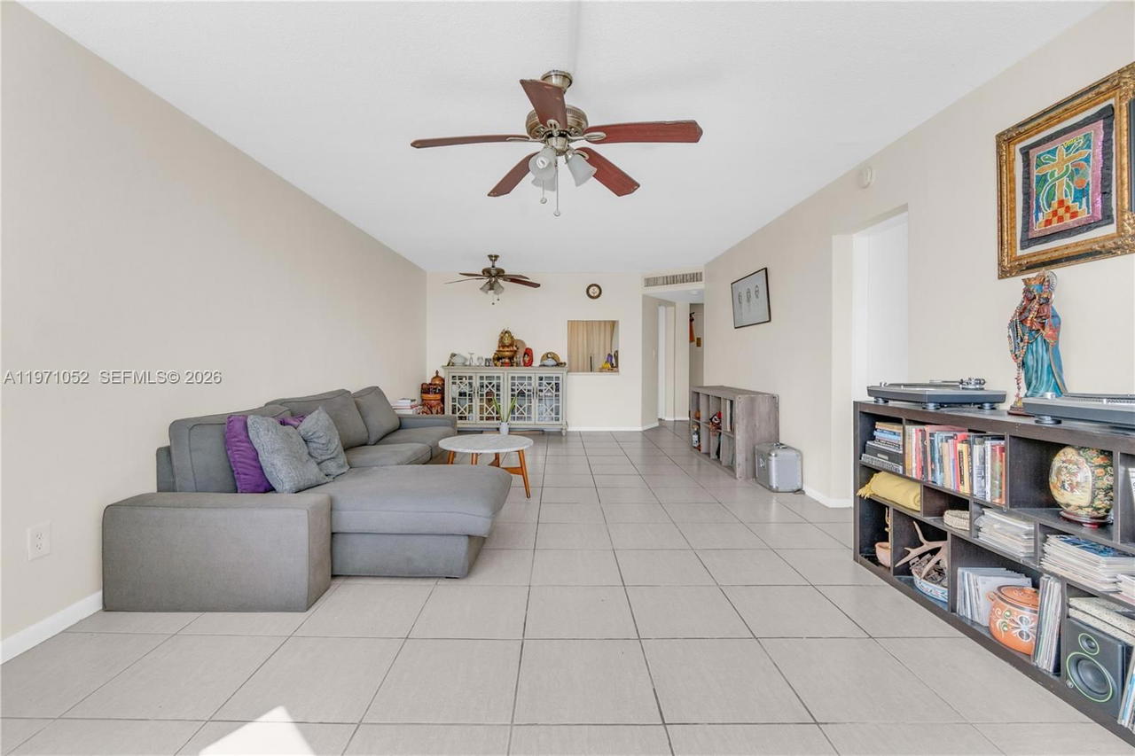 Real estate property located at 1302 191st St A221, Miami-dade, Fifth Forum Condo, Miami, FL