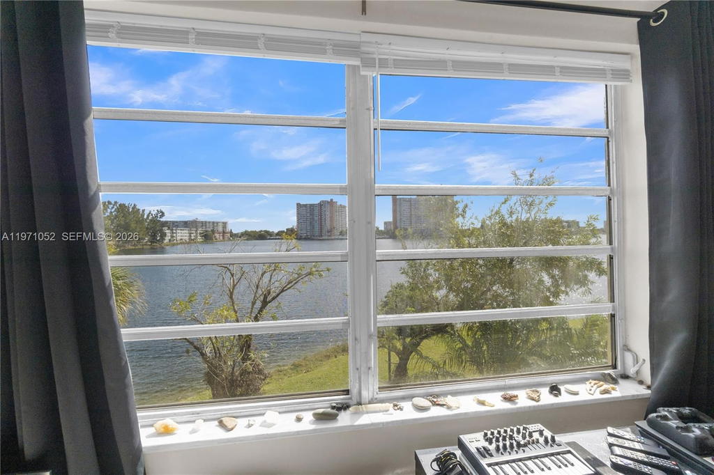 Real estate property located at 1302 191st St A221, Miami-dade, Fifth Forum Condo, Miami, FL