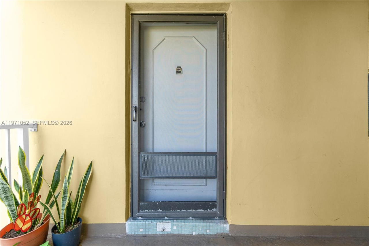 Real estate property located at 1302 191st St A221, Miami-dade, Fifth Forum Condo, Miami, FL